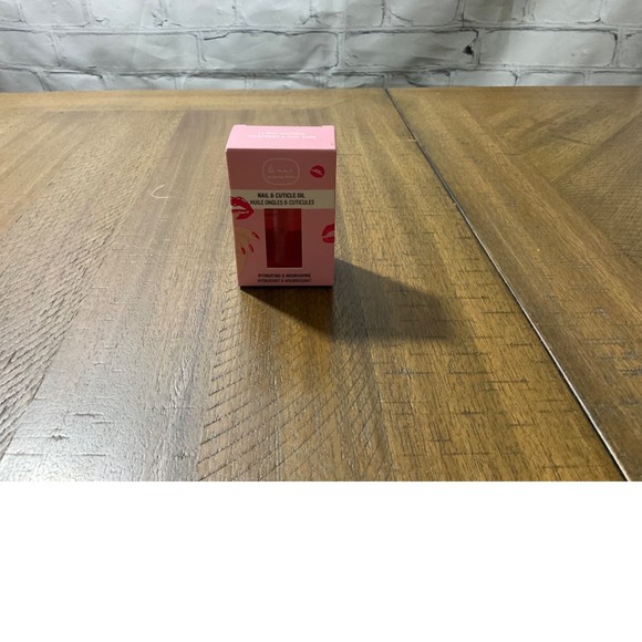 Le Mini Macaron Rose Kiss Nail and Cuticle oil - Picture 5 of 5